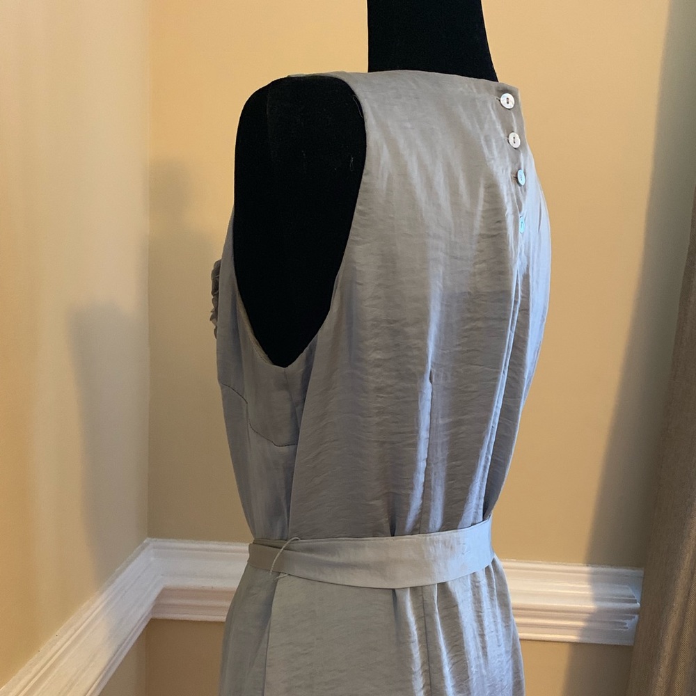 Gray ruffle front sleeveless top - Picture 5 of 7